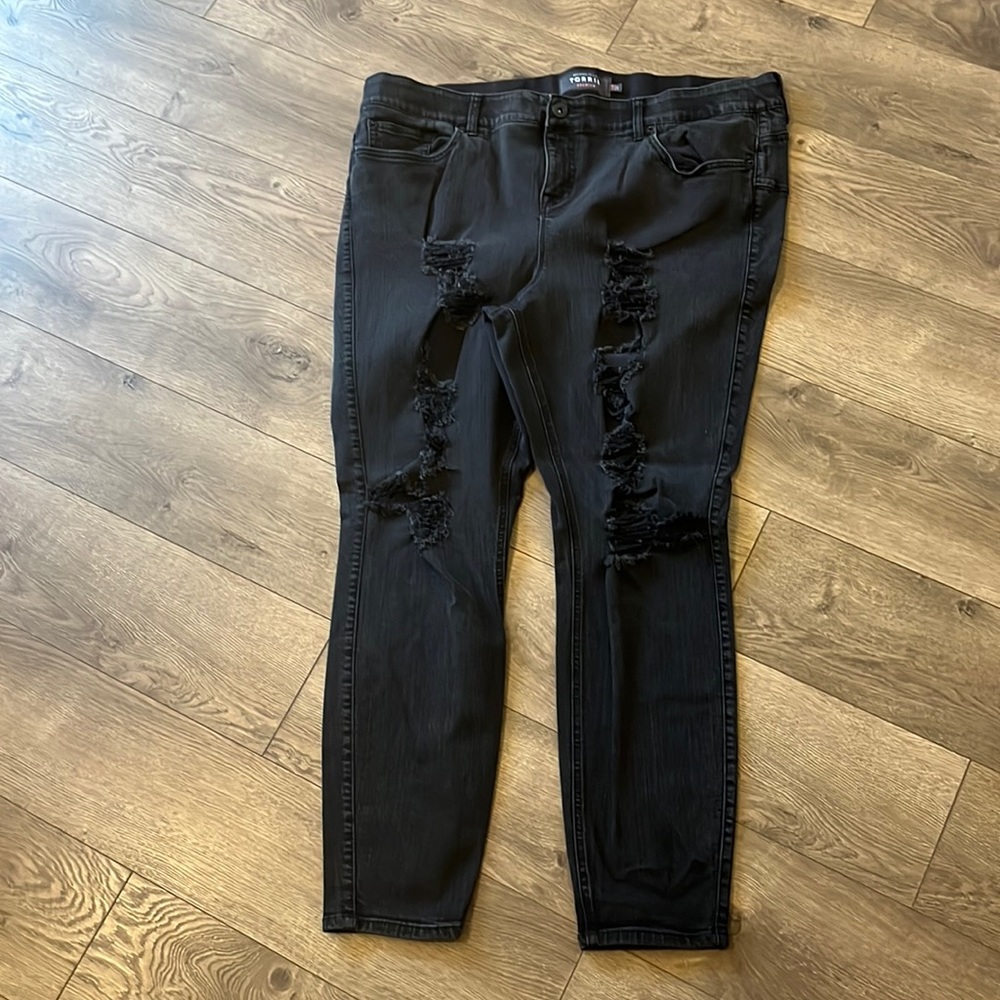 Plus size women’s Torrid black distressed skinny jeans